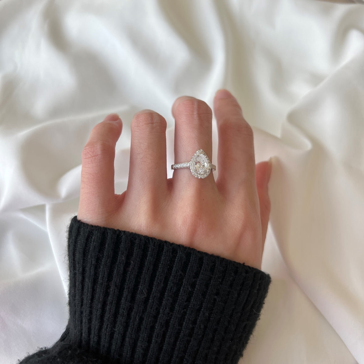 [AuraEcho]1.0 Carat Luxurious Resplendent Water Drop Shape Wedding Ring