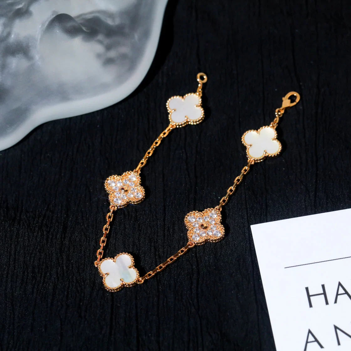 [AuraEcho]CLOVER WHITE PEARL MOP 5 MOTIF BRACELET COLLECTION