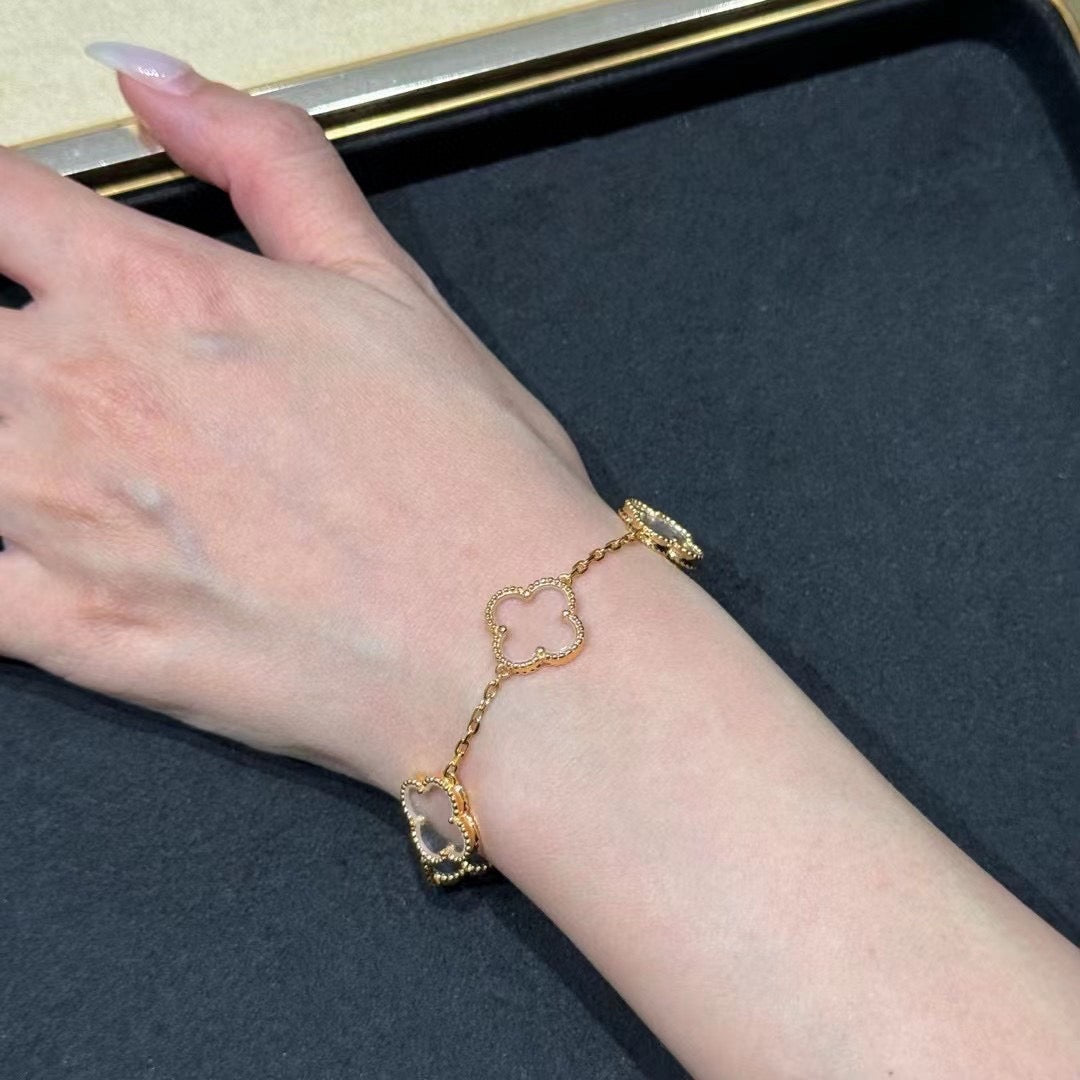[AuraEcho]CLOVER 5 MOTIF ROCK CRYSTAL BRACELET