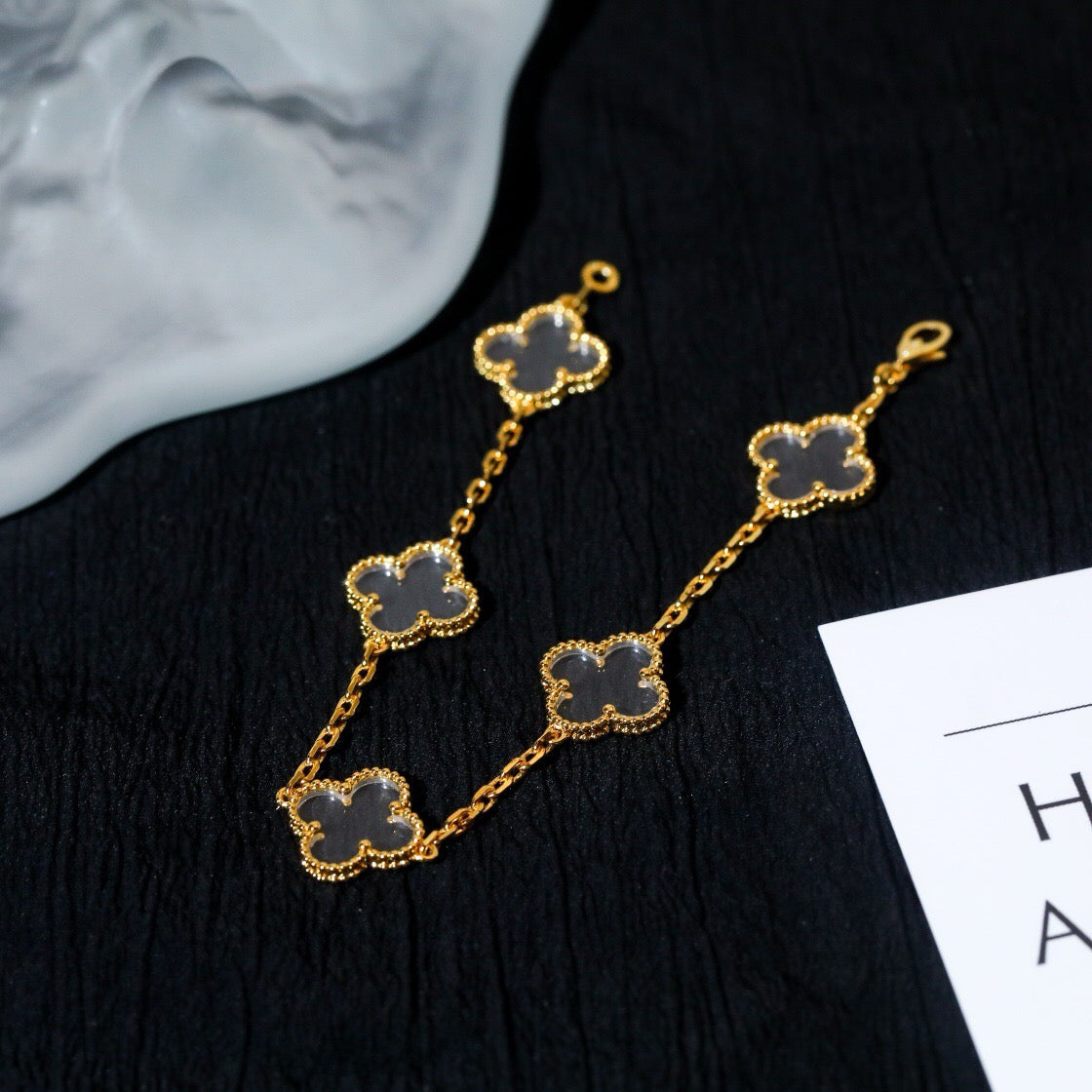 [AuraEcho]CLOVER 5 MOTIF ROCK CRYSTAL BRACELET