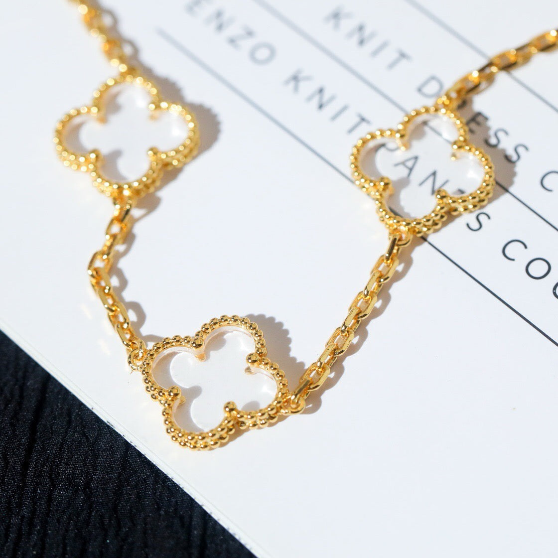 [AuraEcho]CLOVER 5 MOTIF ROCK CRYSTAL BRACELET