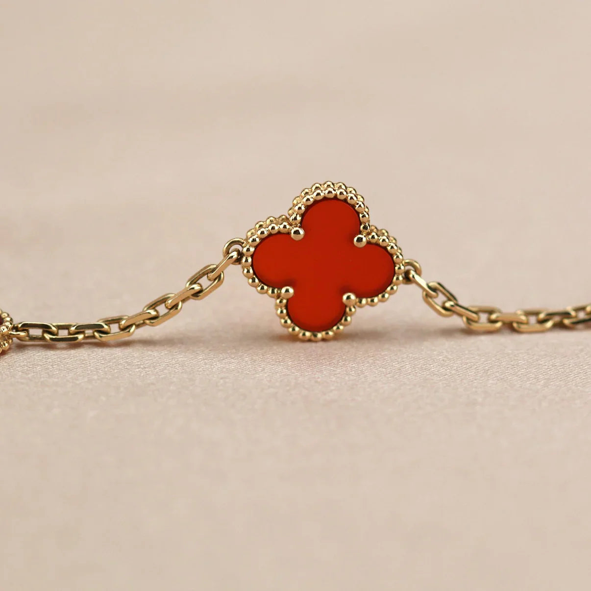 [AuraEcho] CLOVER 5 MOTIF RED CORNELIAN BRACELET COLLECTION