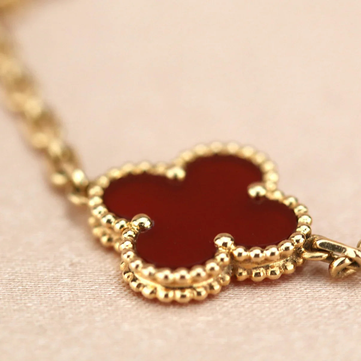 [AuraEcho] CLOVER 5 MOTIF RED CORNELIAN BRACELET COLLECTION