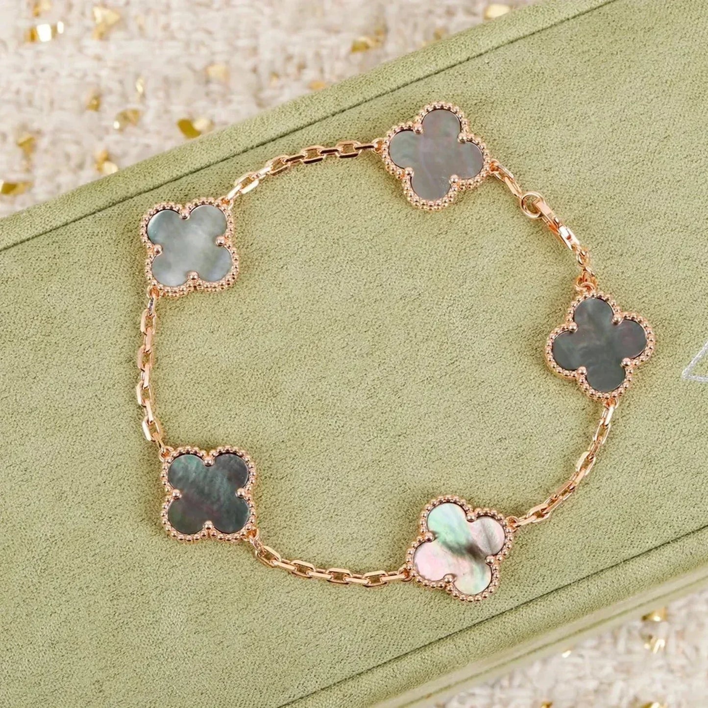 [AuraEcho] CLOVER 5 MOTIF GRAY MOP BRACELET COLLECTION