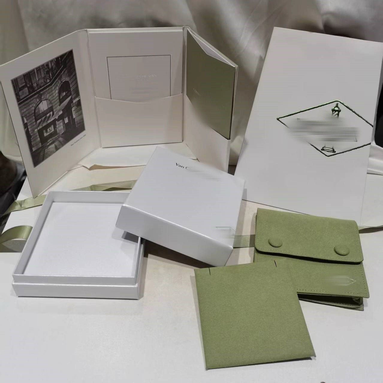 [AuraEcho]VA CLOVER BRACELET NECKLACE RING BOX GIFT BAG