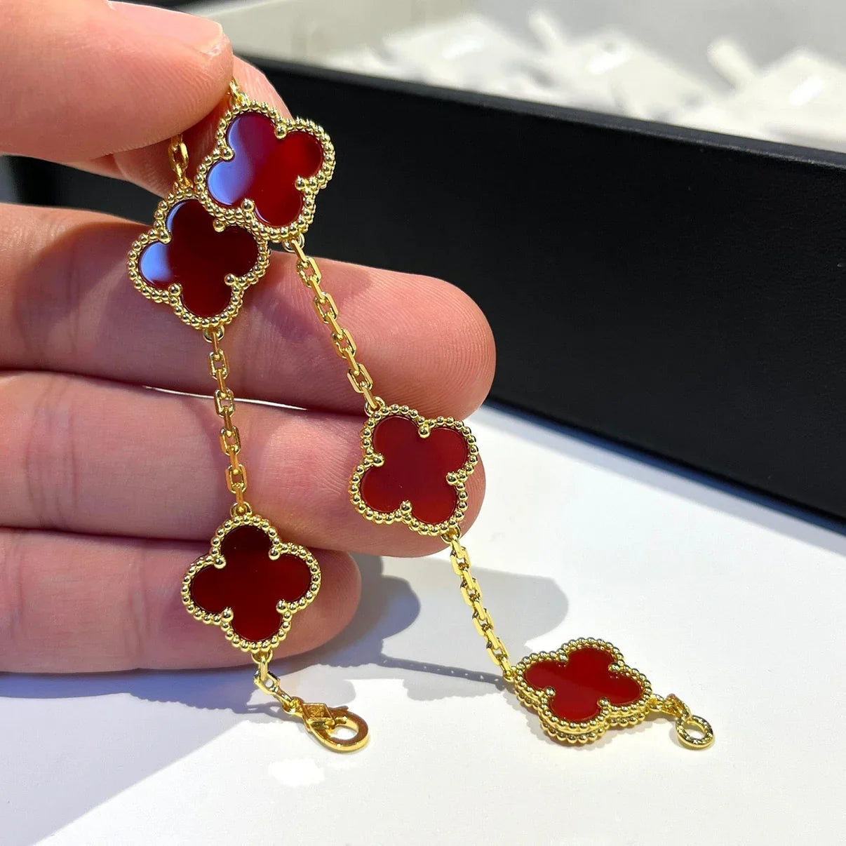 [AuraEcho] CLOVER 5 MOTIF RED CORNELIAN BRACELET COLLECTION